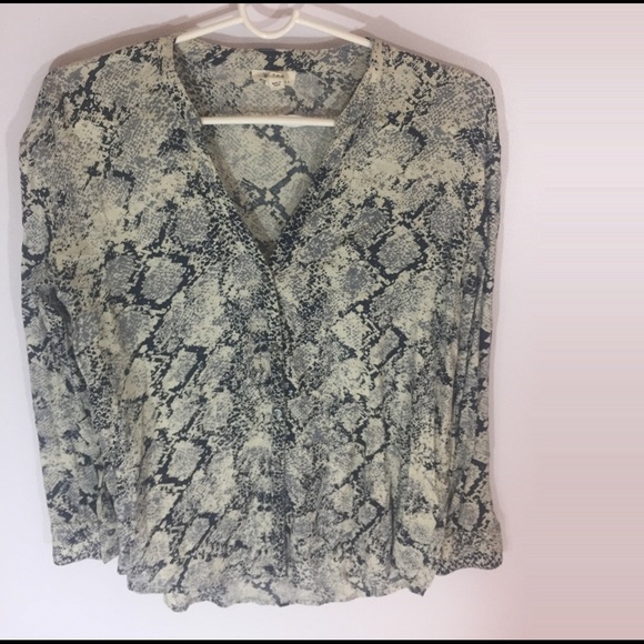 😍1h SALE😍Soft Joie Dane Blouse Snakeskin Print - Picture 3 of 5